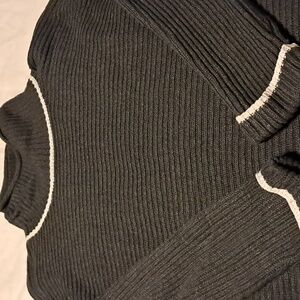Women's gray sweater by Romeo and Juliet size large